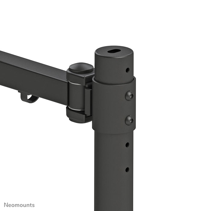 Neomounts FPMA-D960 czarnyPLUS to uchwyt biurkowy z 3 punktami obrotu do ekranów zakrzywionych do 49 cali (124 cm).
