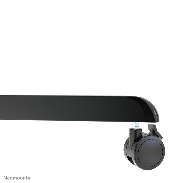 Neomounts NS-M1250 czarny to mobilny mebel na ekrany płaskie do 70 cali (178 cm). W zestawie półka na laptopa - czarny