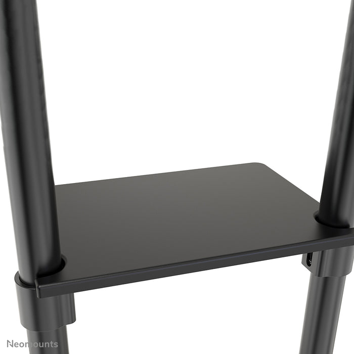 Neomounts NS-M1250 czarny to mobilny mebel na ekrany płaskie do 70 cali (178 cm). W zestawie półka na laptopa - czarny